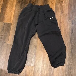 Women’s Nike oversized sweatpants size small